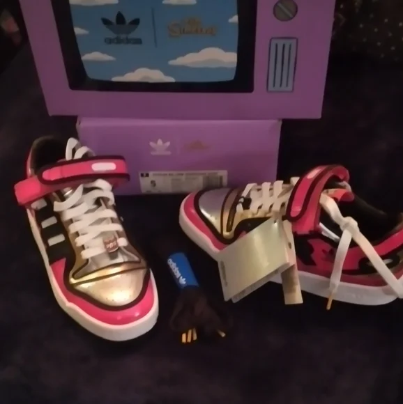 The Simpsons x Adidas Forum Low ‘Duff Beer’ size 5 big kid (fits women's size 6)
